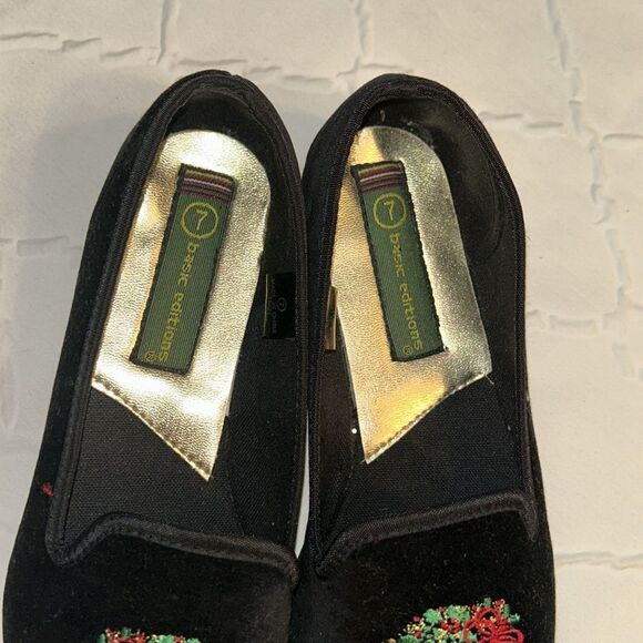 Basic Editions Christmas Wreath Embroidered Black Flat Shoes(Size 7) - Picture 2 of 7